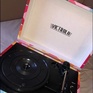 Victoria Suitcase Record Player 💛